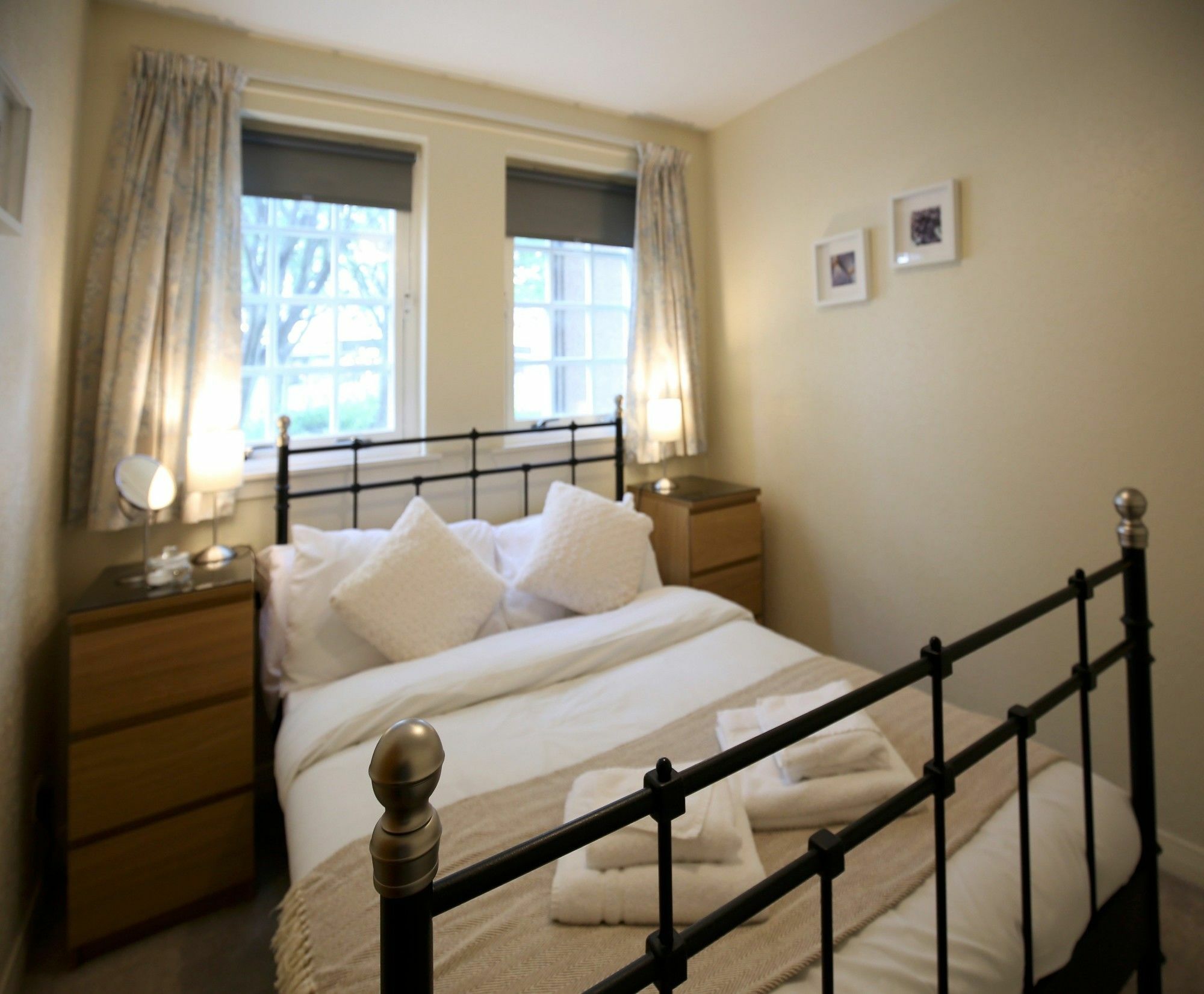 2 Bedroom Meadows Flat Sleeps 4 *
