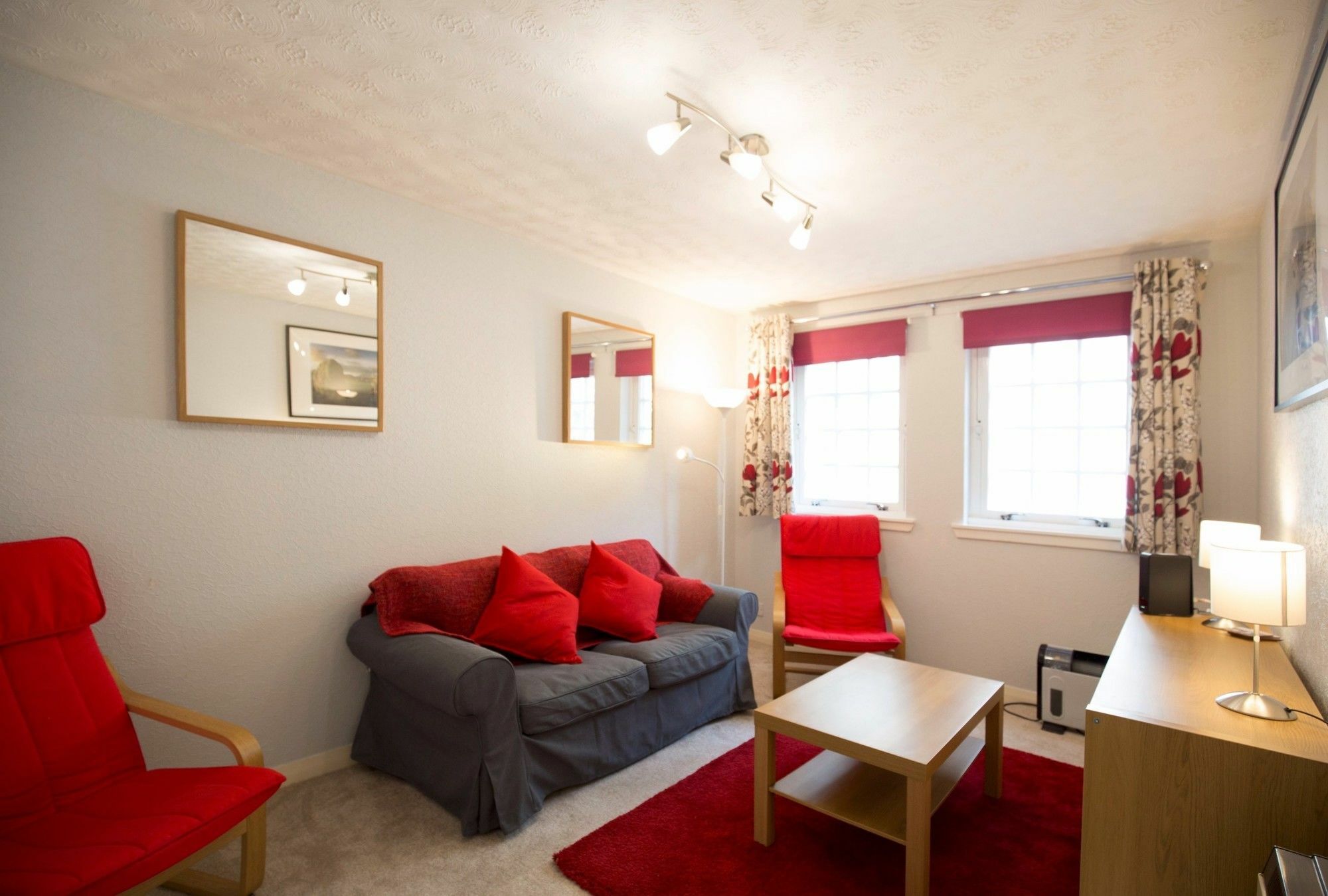 2 Bedroom Meadows Flat Sleeps 4 *
